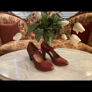 TSUBO striped cognac heels size 8 M barely worn